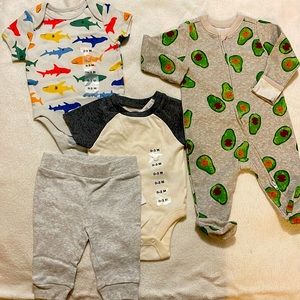 Old Navy 3 outfits brand new! 0-3 months, tags on.